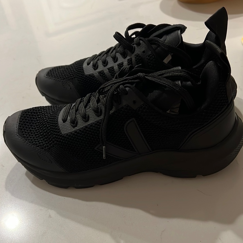 Ladies Veja Performance Runner/Rick Owens size 10. Bergdorf Goodman, Retail $290